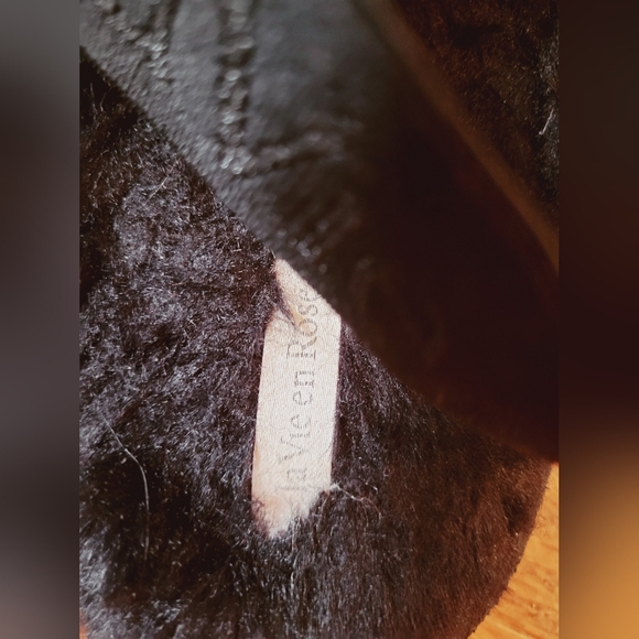 La Vie en Rose Black Fluffy Slippers - Picture 5 of 6